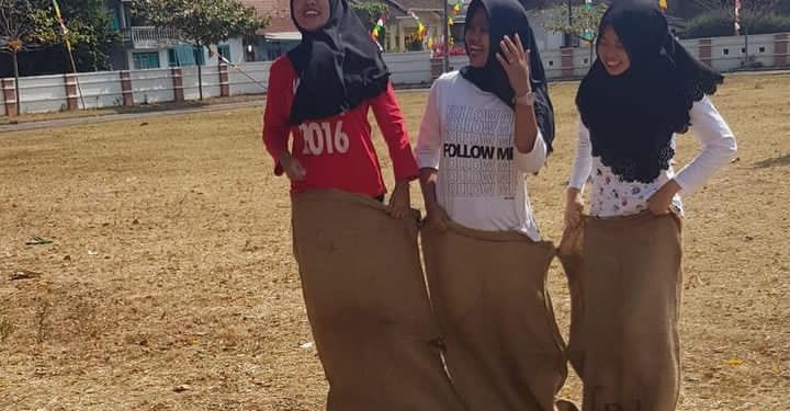 Sejarah Lomba Balap Karung, Ternyata Sudah Ada Sejak Zaman Belanda!