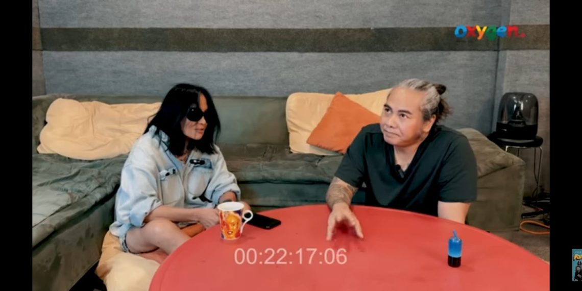 Ada Kesedihan dibalik Kacamata Atiek CB