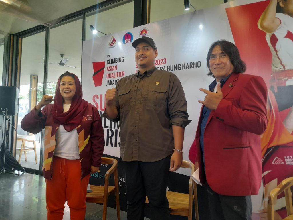 Ketua Federasi Panjat Tebing Indonesia (FPTI) Yenny Wahid dalam konferensi pers IFSC Asia Qualifier 2023 di Jakarta, Selasa, 7 November 2023.