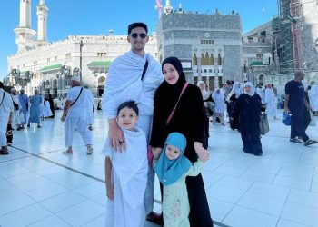Edisi Liburan Akhir Tahun, Tasya Kamila Umroh Bersama Keluarga Kecilnya.