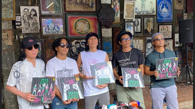 Slank pada saat HUT ke 41.