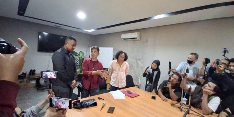 Sepakat Berdamai, Agung Rian Bodyguard Atta Halilintar Minta Maaf dengan Jurnalis