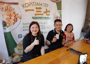 Koh Anthony Resmikan Kopitiam 137 dan Rumah Tarot, Ungkap Ramalan Mengejutkan untuk Akhir 2025 dan Awal 2026