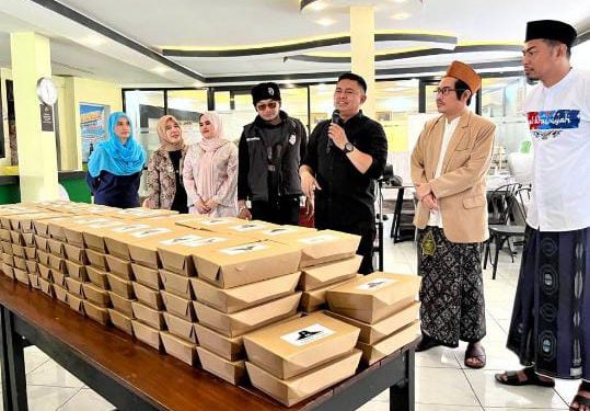 Gus Rofi Gandeng Wartawan dan Kyai, Tebar Ratusan Porsi Makanan Lewat Program Jum’at Berkah