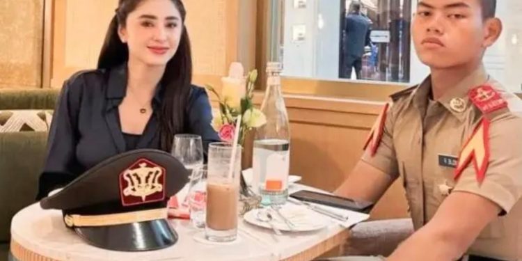 Bukan Panggung, Dewi Persik Pilih Dapur: Ramadan Jadi Momen Intim Ibu dan Putra Taruna