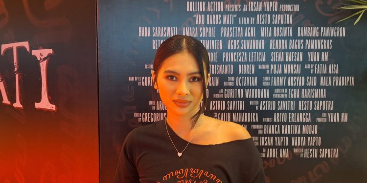 Amara Sophie Bongkar Sisi Psikologis Tiwi dan Teror “Halus” yang Mengintai di Balik Syuting ‘Aku Harus Mati’