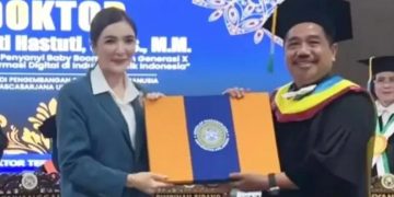 Ashanty Raih Gelar Doktor di Unair, Bukti Artis Juga Bisa Bersinar di Akademik