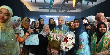 Nina Nugroho Jadikan Wastra Makassar Pernyataan Mode, TANA DOANG Satukan Tradisi dan Modernitas